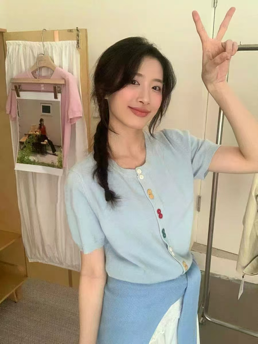 Women's Slim Fit Round Neck Short Sleeve Knitted Cardigan - Stylish Summer T-Shirt Top for a Youthful Look Women's Slim Fit Round Neck Short Sleeve Knitted Cardigan - Stylish Summer T-Shirt Top for a Youthful Look