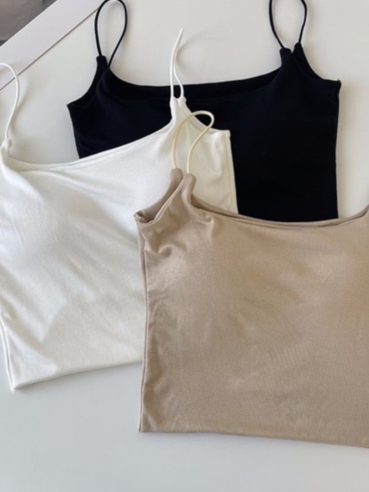 Women's Solid Color Camisole with Built-in Bra, Sleeveless Slim Fit Top for Layering, 2025 New Style Fashion Essential Women's Solid Color Camisole with Built-in Bra, Sleeveless Slim Fit Top for Layering, 2025 New Style Fashion Essential