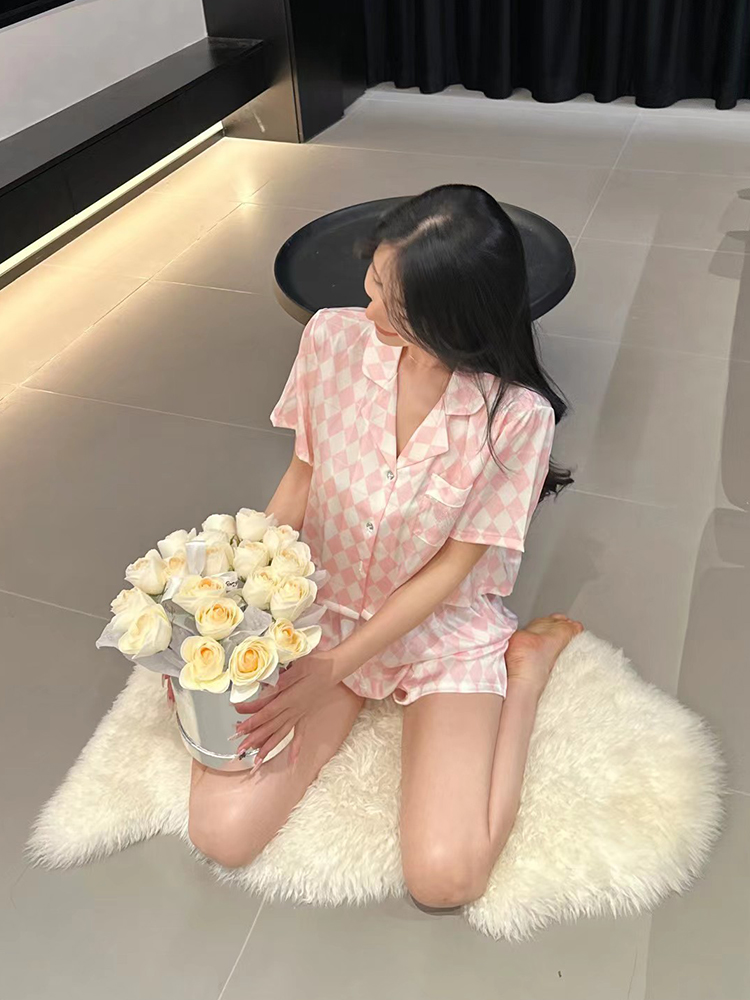 Women's Summer Pajamas Set - Thin Ice Silk Short Sleeve Checkered Two-Piece Home Wear for Relaxing and Lounging Women's Summer Pajamas Set - Thin Ice Silk Short Sleeve Checkered Two-Piece Home Wear for Relaxing and Lounging