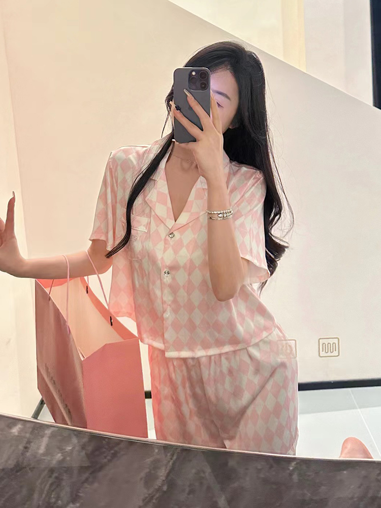 Women's Summer Pajamas Set - Thin Ice Silk Short Sleeve Checkered Two-Piece Home Wear for Relaxing and Lounging Women's Summer Pajamas Set - Thin Ice Silk Short Sleeve Checkered Two-Piece Home Wear for Relaxing and Lounging