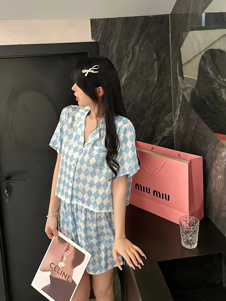 Women's Summer Pajamas Set - Thin Ice Silk Short Sleeve Checkered Two-Piece Home Wear for Relaxing and Lounging Women's Summer Pajamas Set - Thin Ice Silk Short Sleeve Checkered Two-Piece Home Wear for Relaxing and Lounging