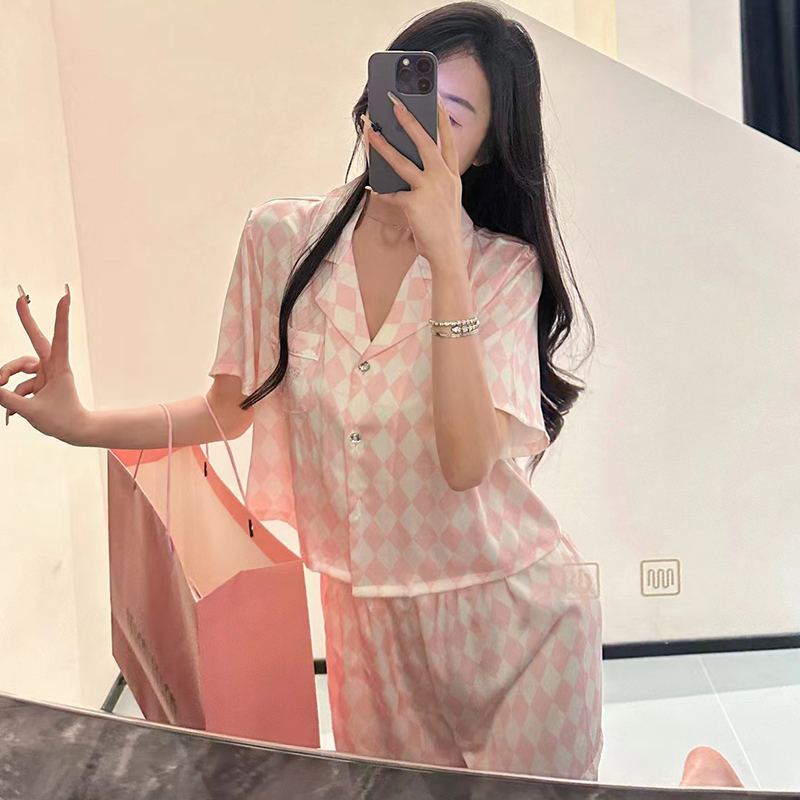 Women's Summer Pajamas Set - Thin Ice Silk Short Sleeve Checkered Two-Piece Home Wear for Relaxing and Lounging Women's Summer Pajamas Set - Thin Ice Silk Short Sleeve Checkered Two-Piece Home Wear for Relaxing and Lounging