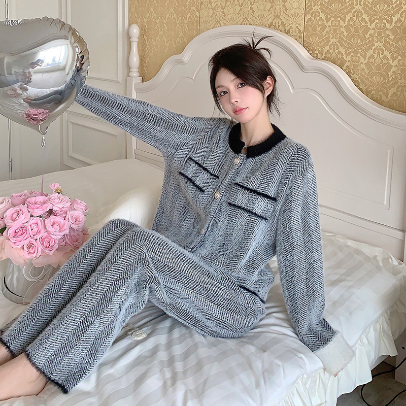Women's Thickened Coral Fleece Pajamas Set - Warm Plush Homewear for Autumn and Winter, Cozy and Sweet Style