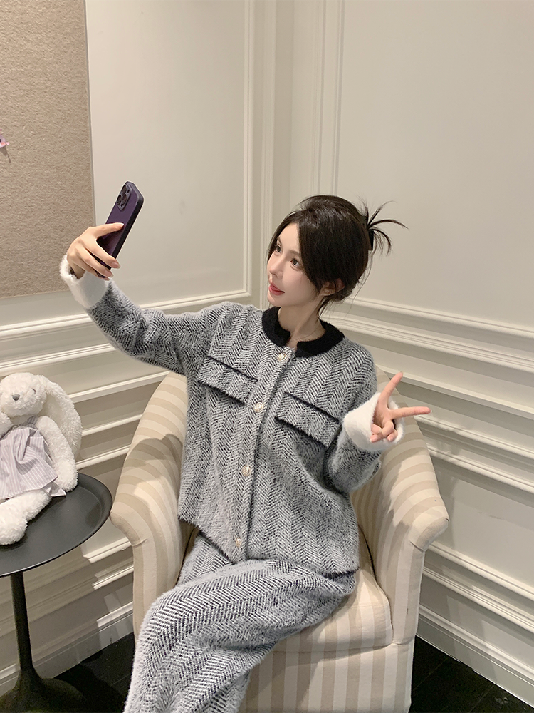 Women's Thickened Coral Fleece Pajamas Set - Warm Plush Homewear for Autumn and Winter, Cozy and Sweet Style Women's Thickened Coral Fleece Pajamas Set - Warm Plush Homewear for Autumn and Winter, Cozy and Sweet Style