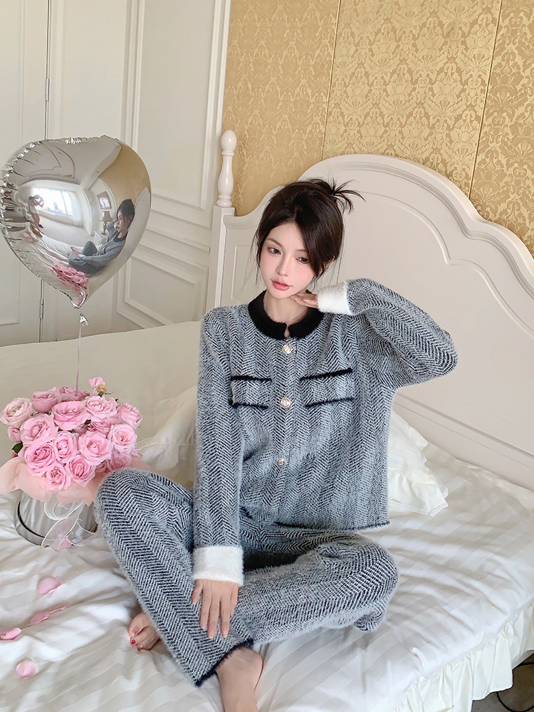 Women's Thickened Coral Fleece Pajamas Set - Warm Plush Homewear for Autumn and Winter, Cozy and Sweet Style Women's Thickened Coral Fleece Pajamas Set - Warm Plush Homewear for Autumn and Winter, Cozy and Sweet Style