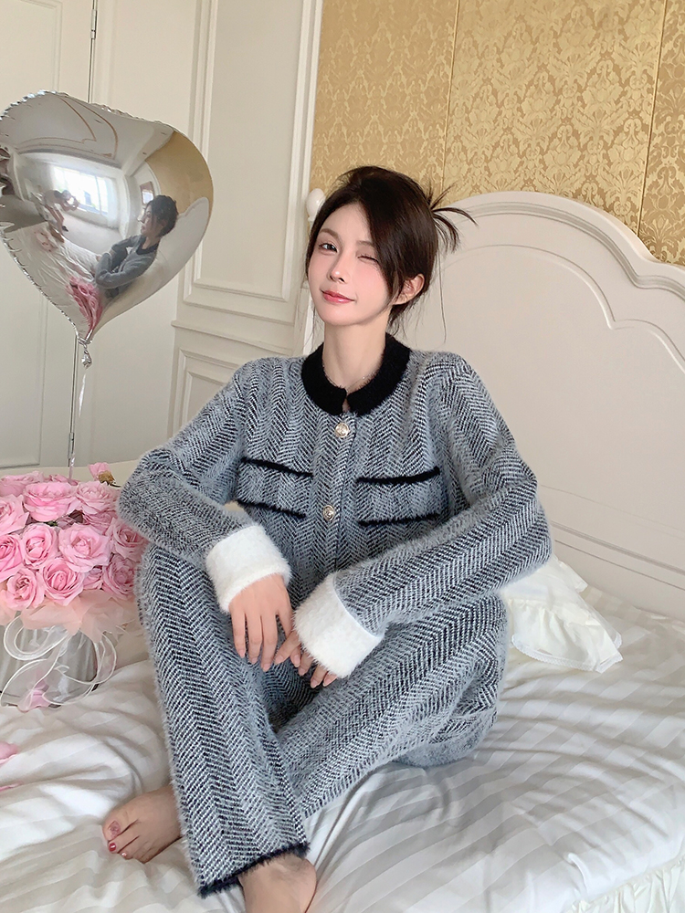 Women's Thickened Coral Fleece Pajamas Set - Warm Plush Homewear for Autumn and Winter, Cozy and Sweet Style Women's Thickened Coral Fleece Pajamas Set - Warm Plush Homewear for Autumn and Winter, Cozy and Sweet Style