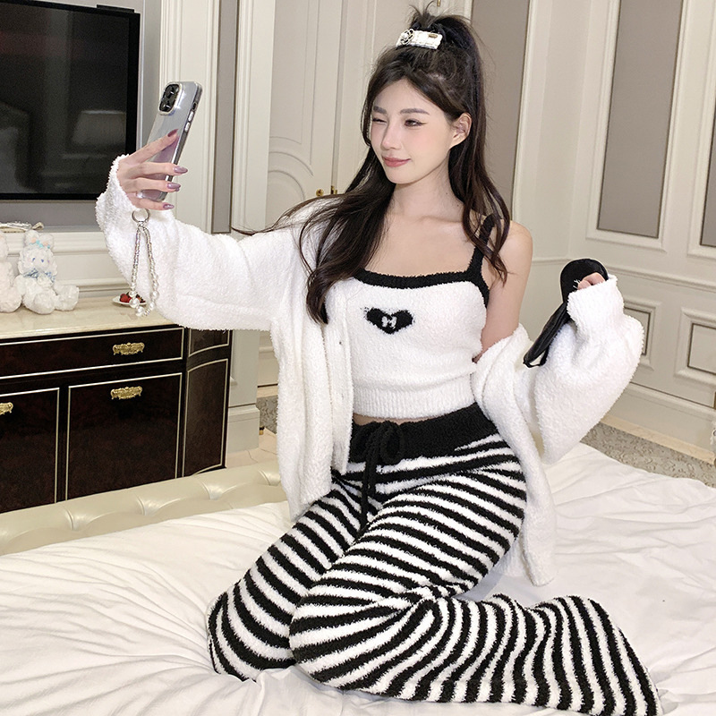 Women's Thickened Fleece Three-Piece Pajama Set - Coral Fleece Anti-Static Home Wear for Autumn and Winter Comfort