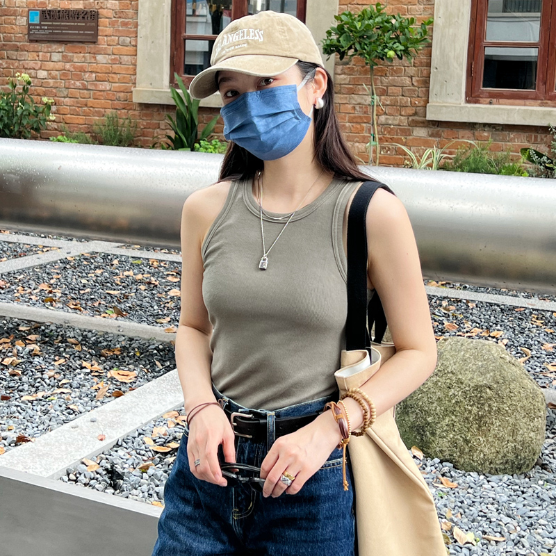 Women's Three-Color Slim-Fit Camisole - Sleeveless T-Shirt for Autumn 2025, Versatile Base Layer for Casual Outfits Women's Three-Color Slim-Fit Camisole - Sleeveless T-Shirt for Autumn 2025, Versatile Base Layer for Casual Outfits