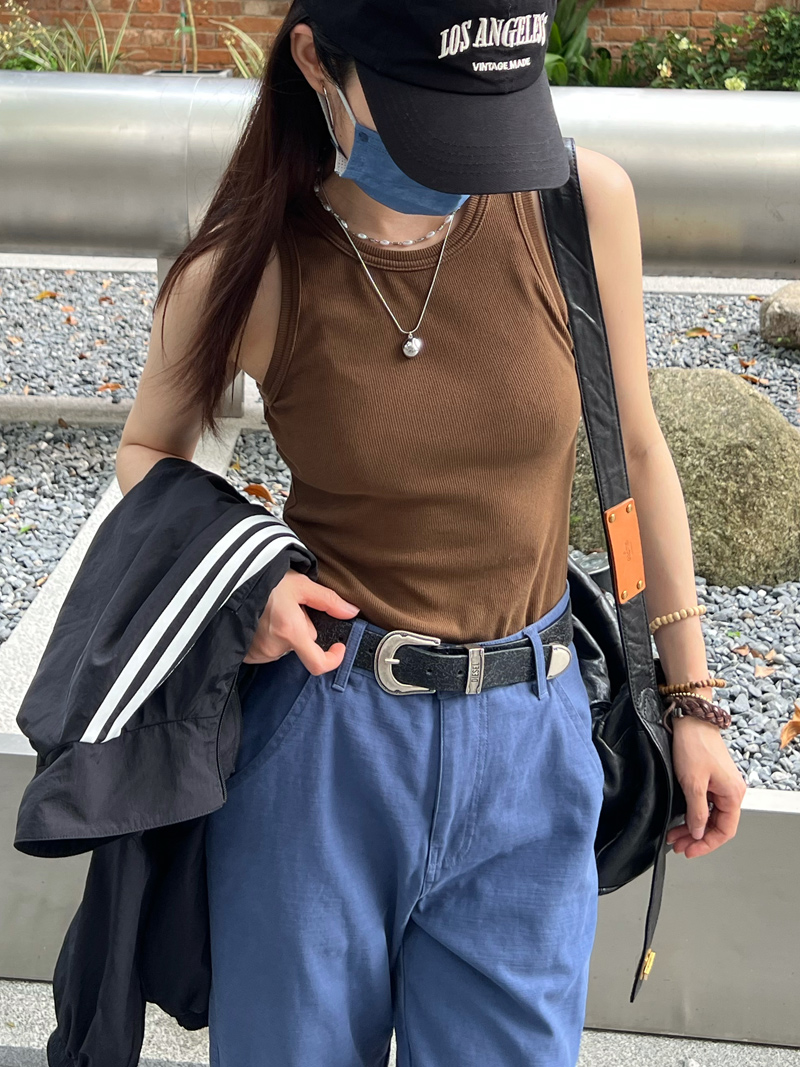 Women's Three-Color Slim-Fit Camisole - Sleeveless T-Shirt for Autumn 2025, Versatile Base Layer for Casual Outfits Women's Three-Color Slim-Fit Camisole - Sleeveless T-Shirt for Autumn 2025, Versatile Base Layer for Casual Outfits