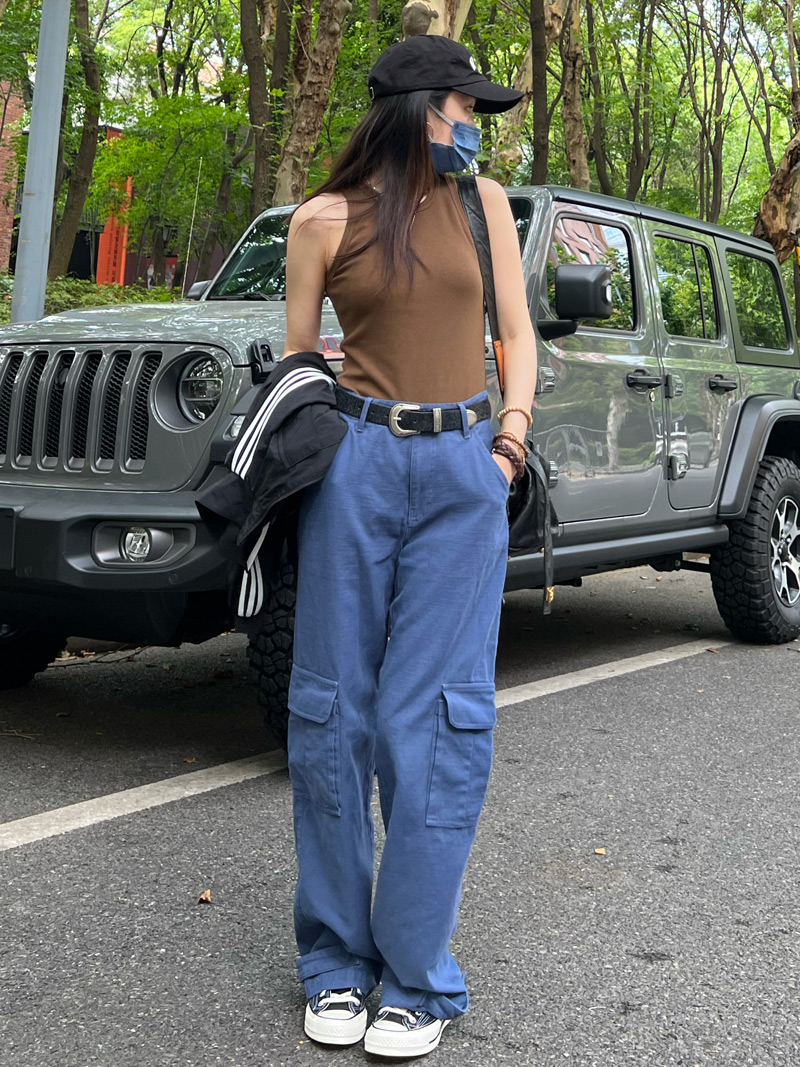 Women's Three-Color Slim-Fit Camisole - Sleeveless T-Shirt for Autumn 2025, Versatile Base Layer for Casual Outfits Women's Three-Color Slim-Fit Camisole - Sleeveless T-Shirt for Autumn 2025, Versatile Base Layer for Casual Outfits