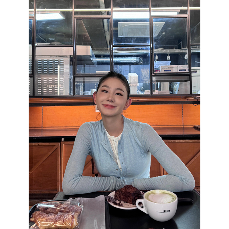 Women's Versatile Fake Two-Piece T-Shirt - Simple Design for Everyday Style - Trendy Layering Essential