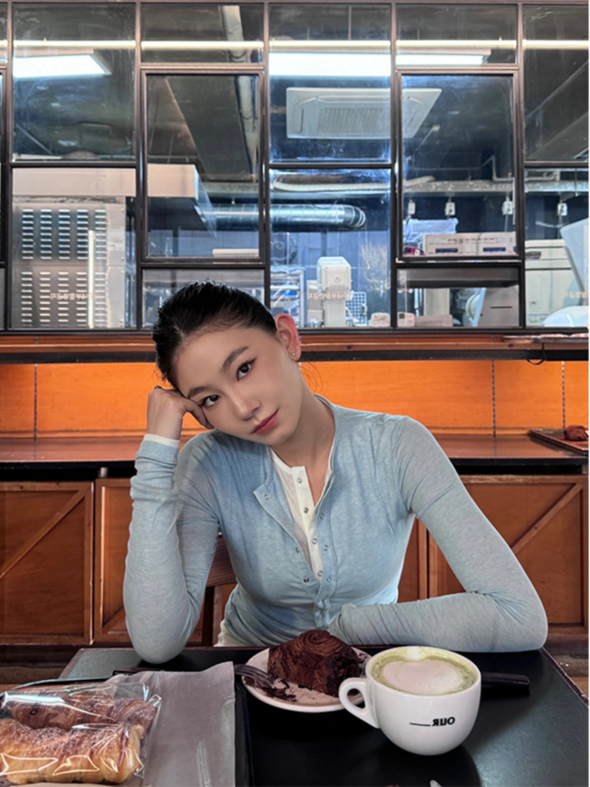 Women's Versatile Fake Two-Piece T-Shirt - Simple Design for Everyday Style - Trendy Layering Essential Women's Versatile Fake Two-Piece T-Shirt - Simple Design for Everyday Style - Trendy Layering Essential