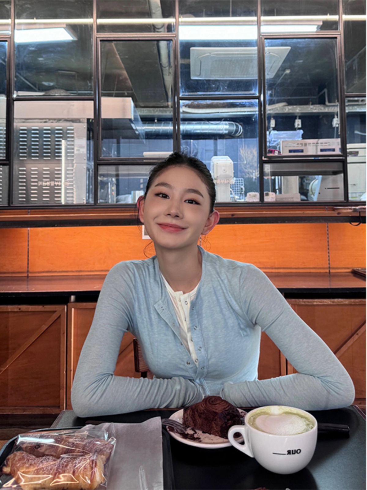 Women's Versatile Fake Two-Piece T-Shirt - Simple Design for Everyday Style - Trendy Layering Essential Women's Versatile Fake Two-Piece T-Shirt - Simple Design for Everyday Style - Trendy Layering Essential