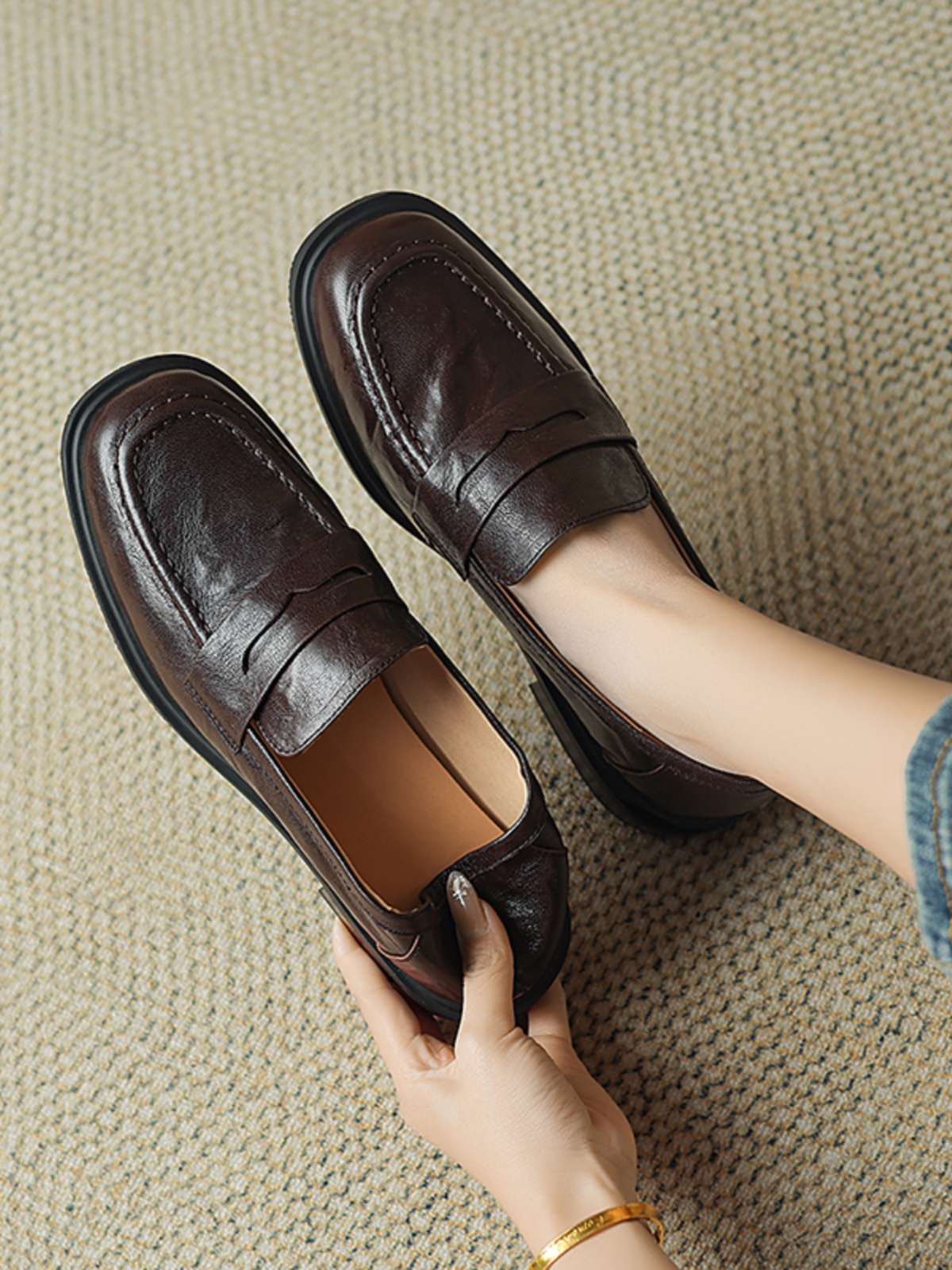 Women's Vintage Round-Toe Chunky-Heeled Loafers, Soft-Soled British Style Slip-On Flats, Retro Lambskin Mid-Heel, Size 41 Women's Vintage Round-Toe Chunky-Heeled Loafers, Soft-Soled British Style Slip-On Flats, Retro Lambskin Mid-Heel, Size 41