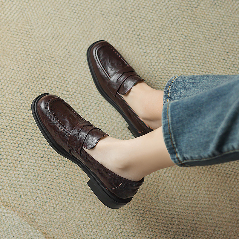 Women's Vintage Round-Toe Chunky-Heeled Loafers, Soft-Soled British Style Slip-On Flats, Retro Lambskin Mid-Heel, Size 41 Women's Vintage Round-Toe Chunky-Heeled Loafers, Soft-Soled British Style Slip-On Flats, Retro Lambskin Mid-Heel, Size 41