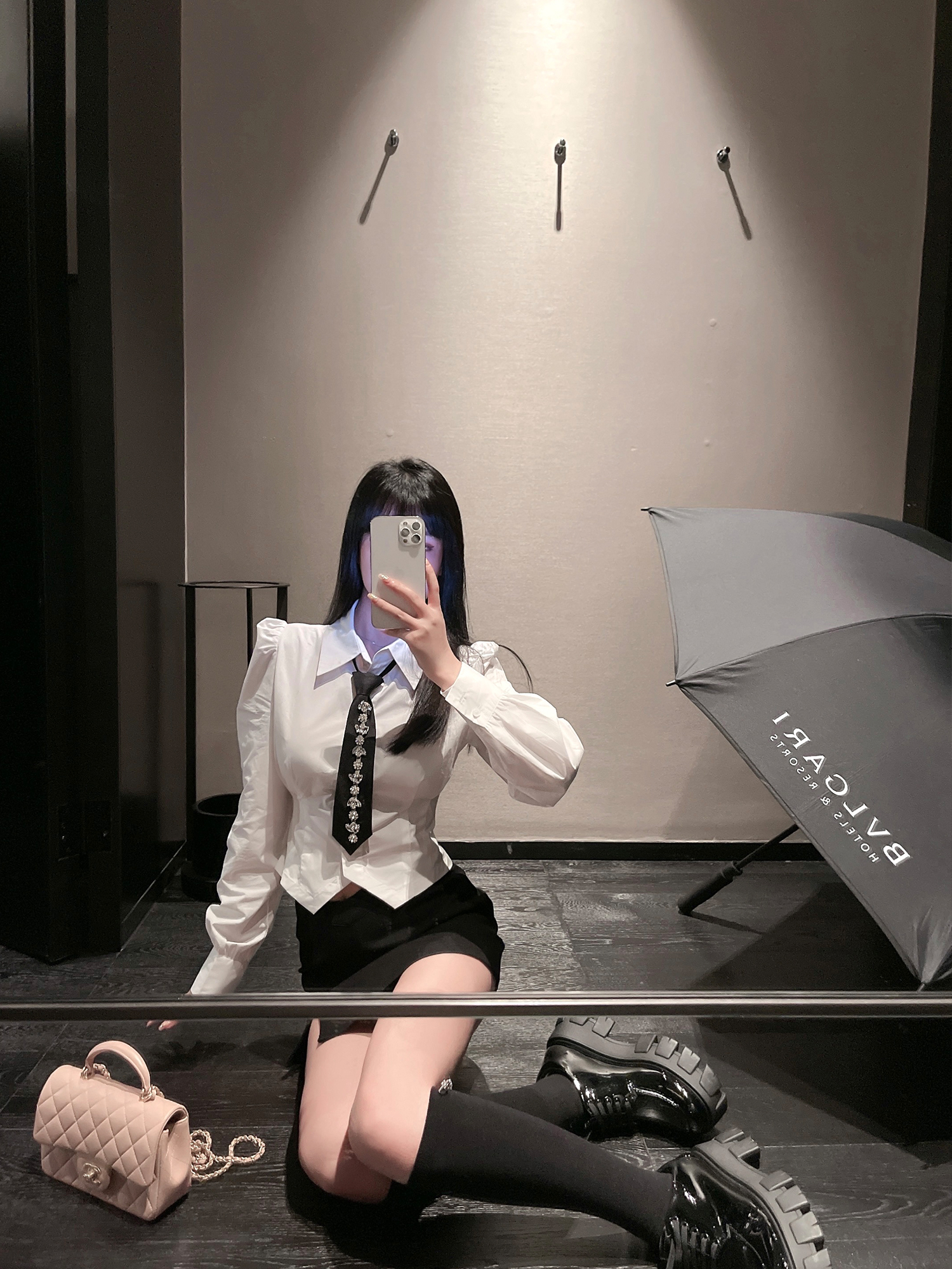 Women's White Vintage Style Shirt, Spring Waist-Defining Slim Fit, Unique Design, Trendy Retro Fashion Women's White Vintage Style Shirt, Spring Waist-Defining Slim Fit, Unique Design, Trendy Retro Fashion