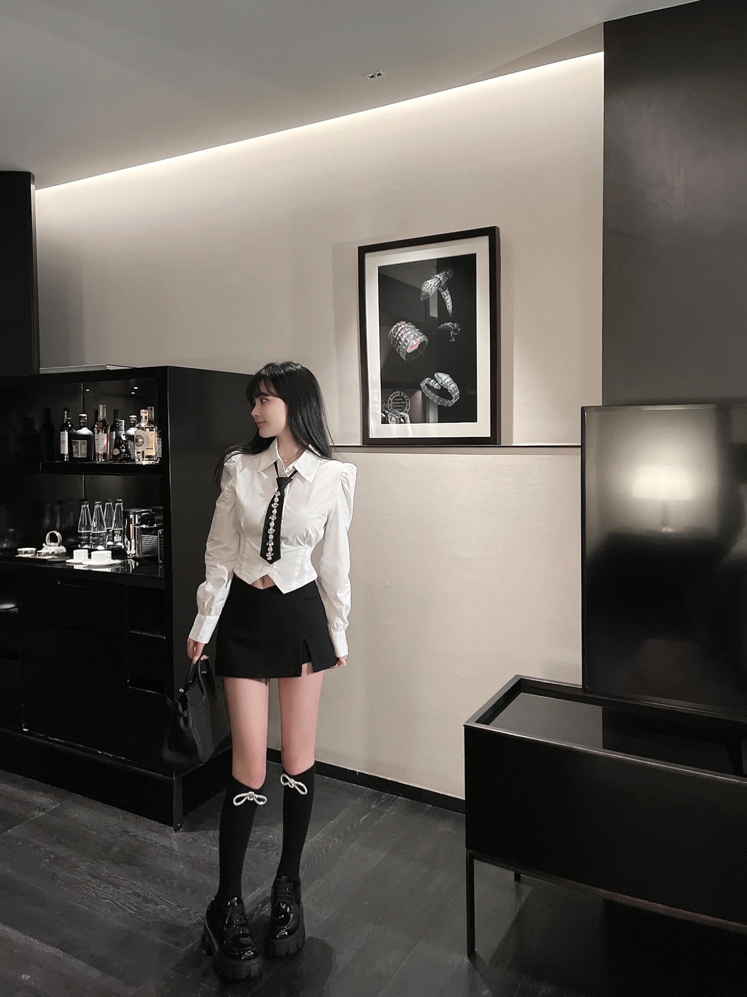 Women's White Vintage Style Shirt, Spring Waist-Defining Slim Fit, Unique Design, Trendy Retro Fashion Women's White Vintage Style Shirt, Spring Waist-Defining Slim Fit, Unique Design, Trendy Retro Fashion