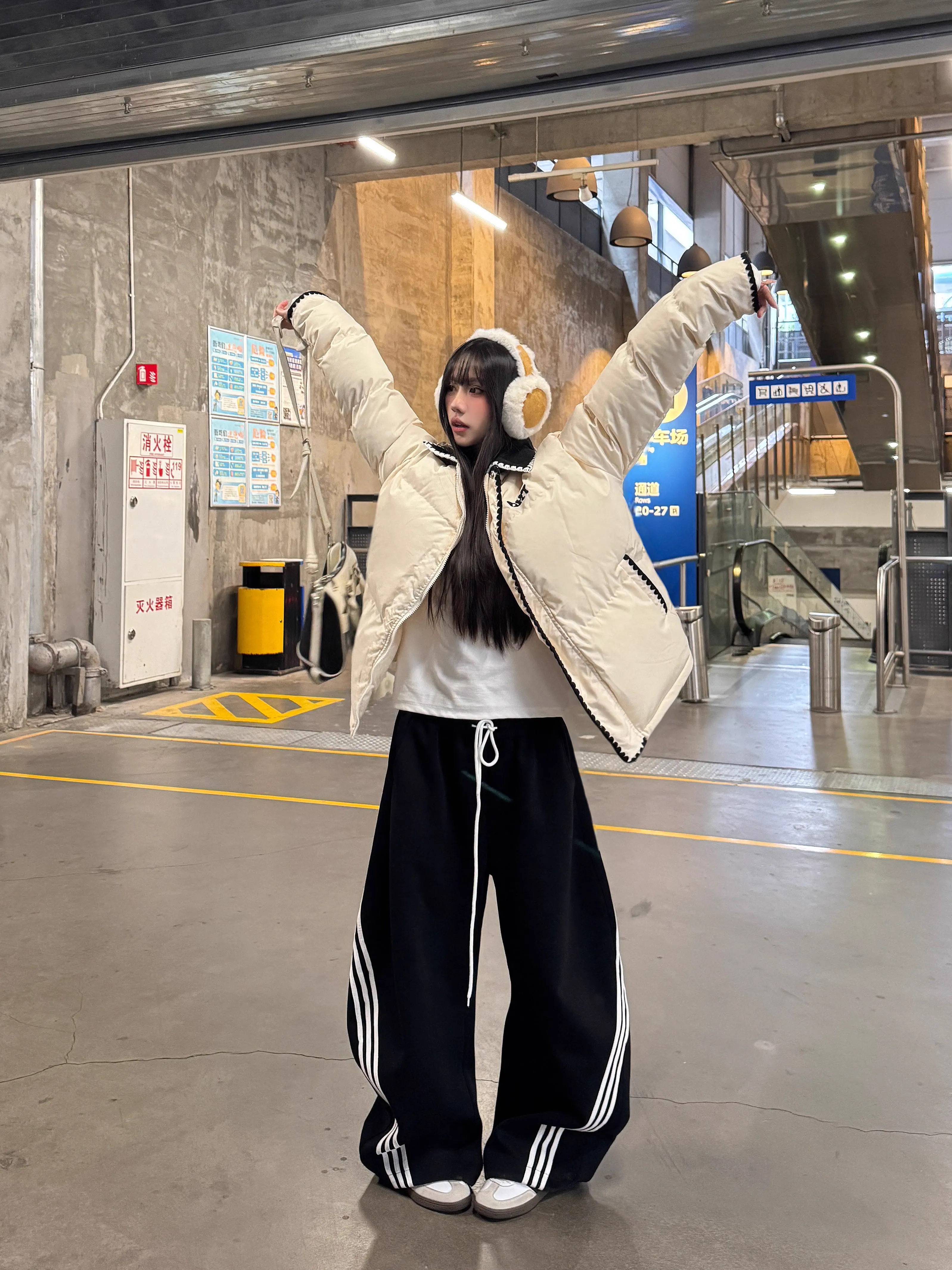 Women's Winter Cotton Jacket - American College Style Shell Embroidery, Spliced Lamb Collar, Thickened Outerwear Women's Winter Cotton Jacket - American College Style Shell Embroidery, Spliced Lamb Collar, Thickened Outerwear