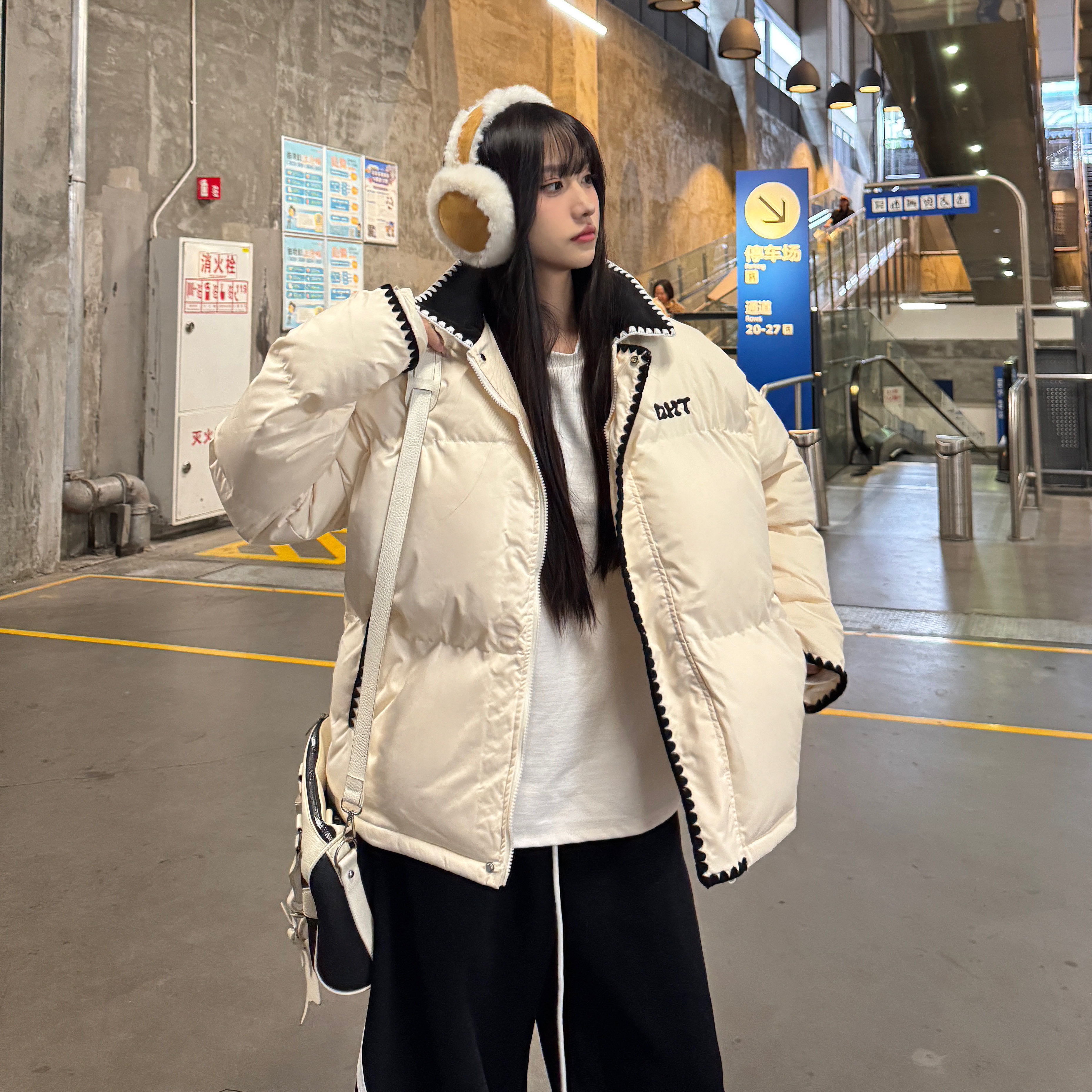 Women's Winter Cotton Jacket - American College Style Shell Embroidery, Spliced Lamb Collar, Thickened Outerwear Women's Winter Cotton Jacket - American College Style Shell Embroidery, Spliced Lamb Collar, Thickened Outerwear