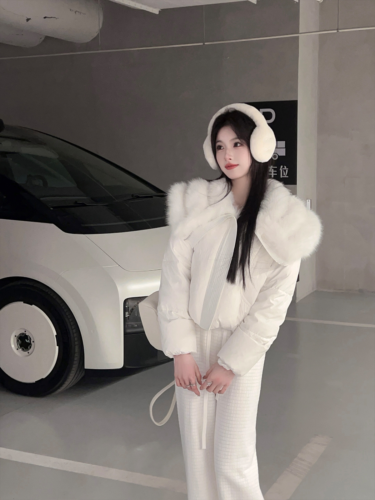 Women's Winter Eco-Friendly White Down Jacket with Fur Collar - Short Warm Puffer Coat for Cozy Style Women's Winter Eco-Friendly White Down Jacket with Fur Collar - Short Warm Puffer Coat for Cozy Style