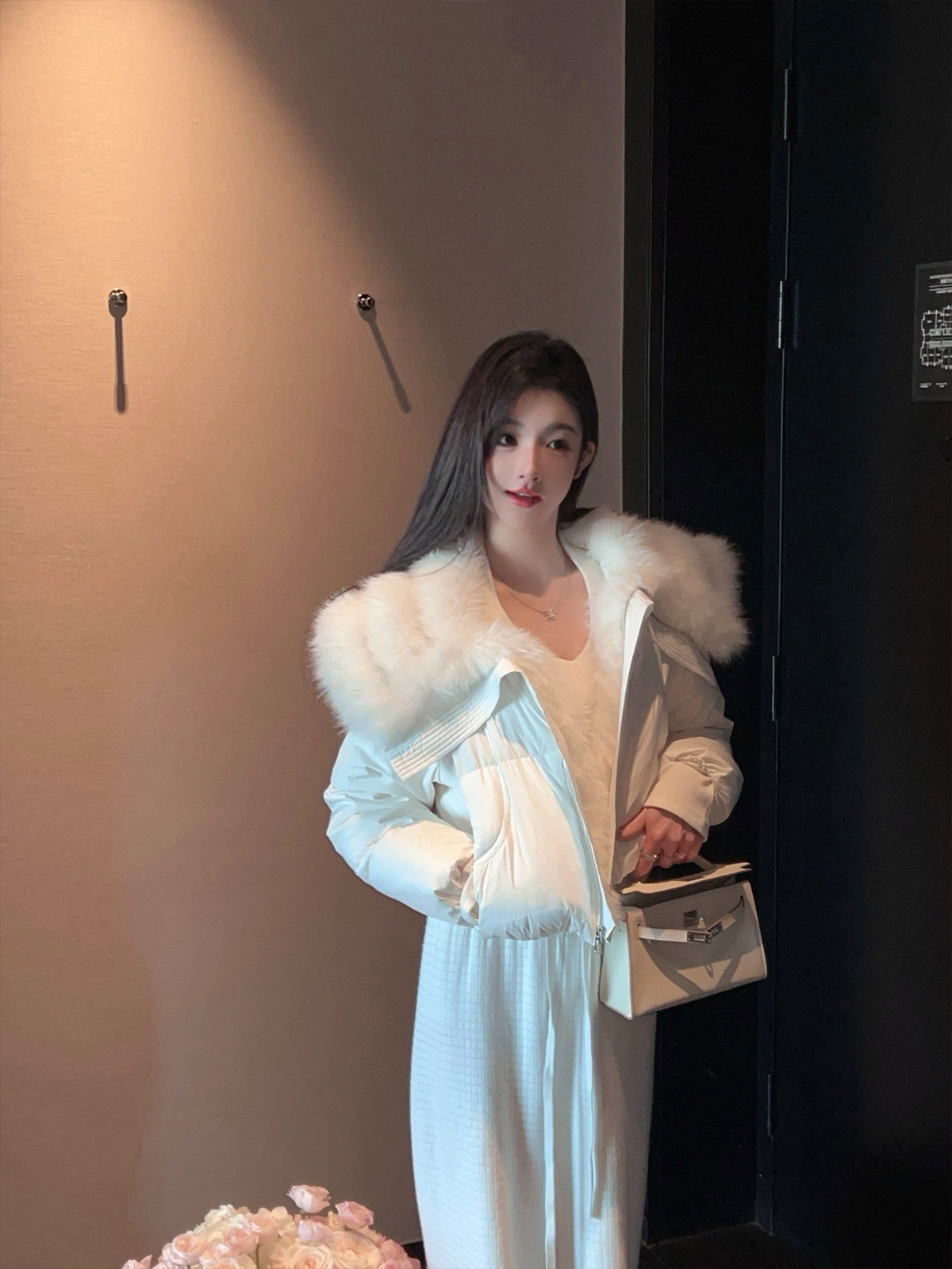 Women's Winter Eco-Friendly White Down Jacket with Fur Collar - Short Warm Puffer Coat for Cozy Style Women's Winter Eco-Friendly White Down Jacket with Fur Collar - Short Warm Puffer Coat for Cozy Style