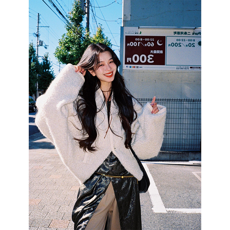 Women's Winter White Cape Style Soft Knitted Coat with Drop Shoulder and Loose Fit - Temperament Fashion for Cozy Chic Looks Women's Winter White Cape Style Soft Knitted Coat with Drop Shoulder and Loose Fit - Temperament Fashion for Cozy Chic Looks