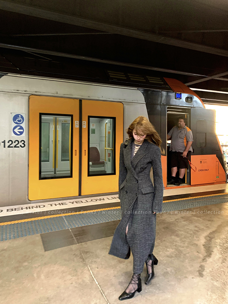 Wool Houndstooth Mid-Length Coat for Women, Waist-Cinched Design, High-Grade Wool, Chic Fashion Statement, 90s Style Wool Houndstooth Mid-Length Coat for Women, Waist-Cinched Design, High-Grade Wool, Chic Fashion Statement, 90s Style