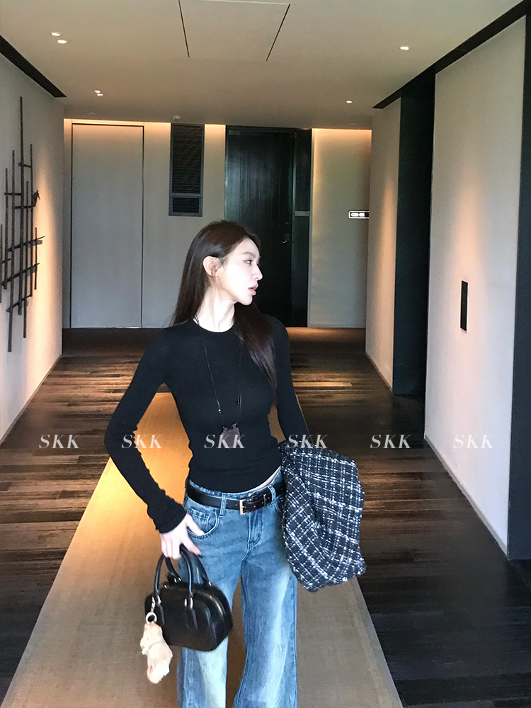 Wool Knit Slim-Fit Long Sleeve Round Neck U-Neck Base Layer Top for Women - Perfect for Early Spring Style and Layering Wool Knit Slim-Fit Long Sleeve Round Neck U-Neck Base Layer Top for Women - Perfect for Early Spring Style and Layering