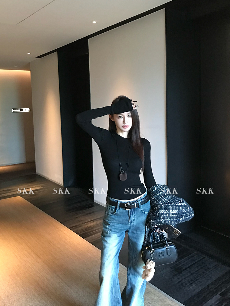 Wool Knit Slim-Fit Long Sleeve Round Neck U-Neck Base Layer Top for Women - Perfect for Early Spring Style and Layering Wool Knit Slim-Fit Long Sleeve Round Neck U-Neck Base Layer Top for Women - Perfect for Early Spring Style and Layering