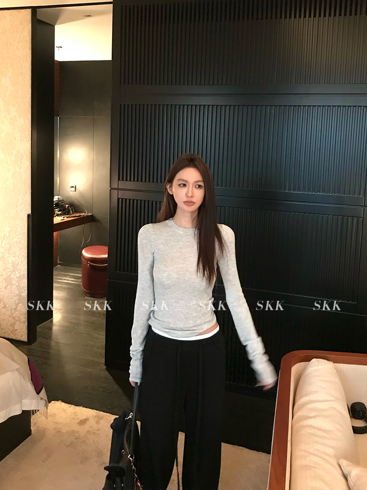 Wool Knit Slim-Fit Long Sleeve Round Neck U-Neck Base Layer Top for Women - Perfect for Early Spring Style and Layering Wool Knit Slim-Fit Long Sleeve Round Neck U-Neck Base Layer Top for Women - Perfect for Early Spring Style and Layering