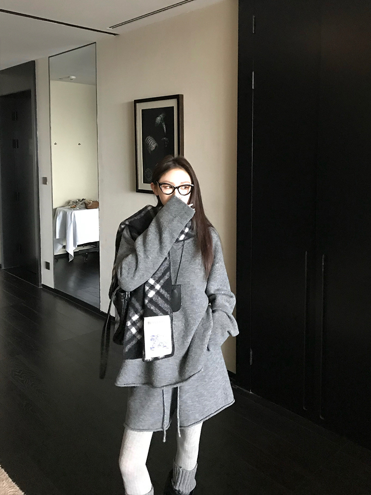 Wool Lazy Style Round Neck Soft Fluffy Rolled Hem Sweater and Knit Shorts Set for Women - Cozy 90s Inspired Loungewear Wool Lazy Style Round Neck Soft Fluffy Rolled Hem Sweater and Knit Shorts Set for Women - Cozy 90s Inspired Loungewear