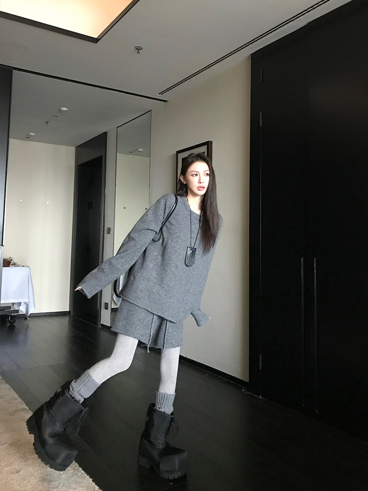 Wool Lazy Style Round Neck Soft Fluffy Rolled Hem Sweater and Knit Shorts Set for Women - Cozy 90s Inspired Loungewear