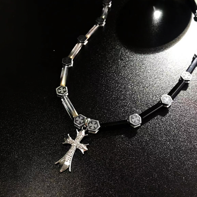 Y2K Cross Necklace for Women - Light Luxury Hip-Hop Clavicle Chain, High-End Niche Design, Trendy Hot Girl Neck Jewelry Y2K Cross Necklace for Women - Light Luxury Hip-Hop Clavicle Chain, High-End Niche Design, Trendy Hot Girl Neck Jewelry