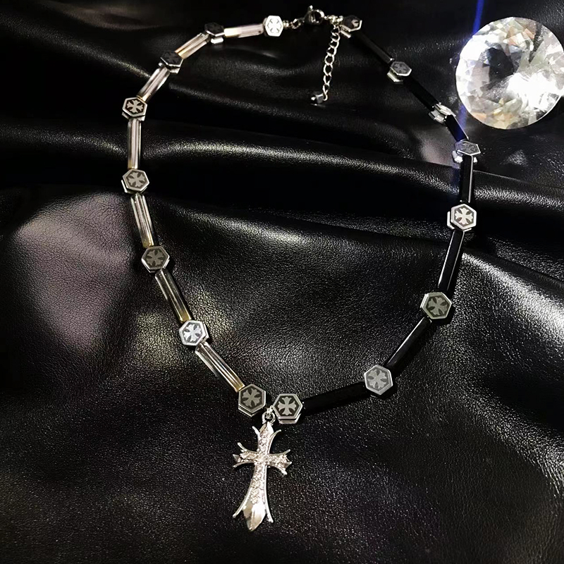 Y2K Cross Necklace for Women - Light Luxury Hip-Hop Clavicle Chain, High-End Niche Design, Trendy Hot Girl Neck Jewelry Y2K Cross Necklace for Women - Light Luxury Hip-Hop Clavicle Chain, High-End Niche Design, Trendy Hot Girl Neck Jewelry