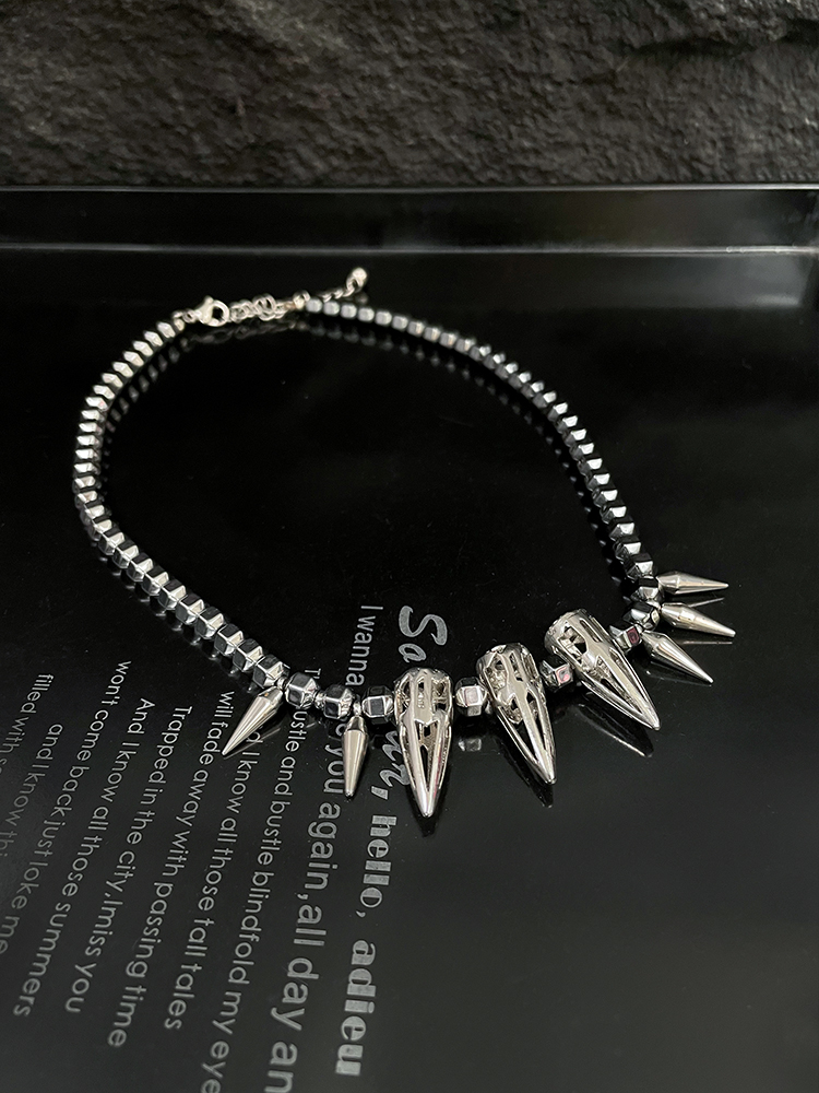 Y2K Hip-Hop Stud Necklace for Men and Women, Punk Clavicle Chain, Trendy Spicy Girl Subculture Neck Accessory Y2K Hip-Hop Stud Necklace for Men and Women, Punk Clavicle Chain, Trendy Spicy Girl Subculture Neck Accessory