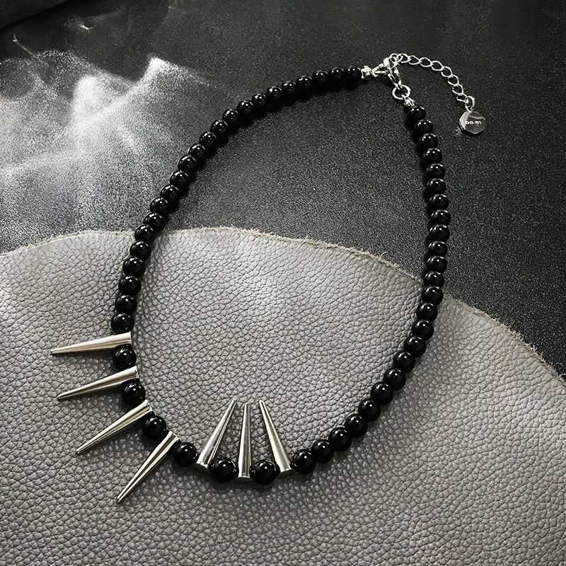 Y2K Light Luxury Studded Choker Necklace for Women - Sweet Cool Collarbone Chain Accessory, Trendy Niche Design Y2K Light Luxury Studded Choker Necklace for Women - Sweet Cool Collarbone Chain Accessory, Trendy Niche Design