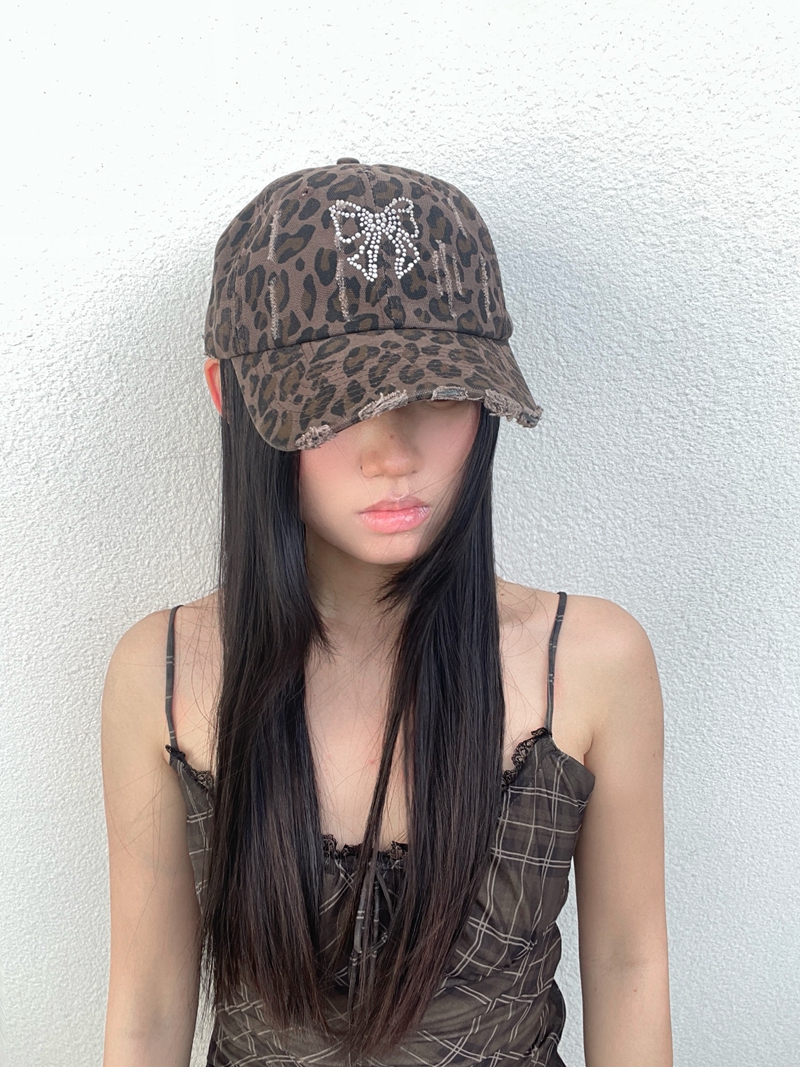 Y2K Retro Leopard Print Bow Flat-Brim Hat for Sun Protection - Versatile Casual Baseball Cap with Face-Enhancing Design Y2K Retro Leopard Print Bow Flat-Brim Hat for Sun Protection - Versatile Casual Baseball Cap with Face-Enhancing Design
