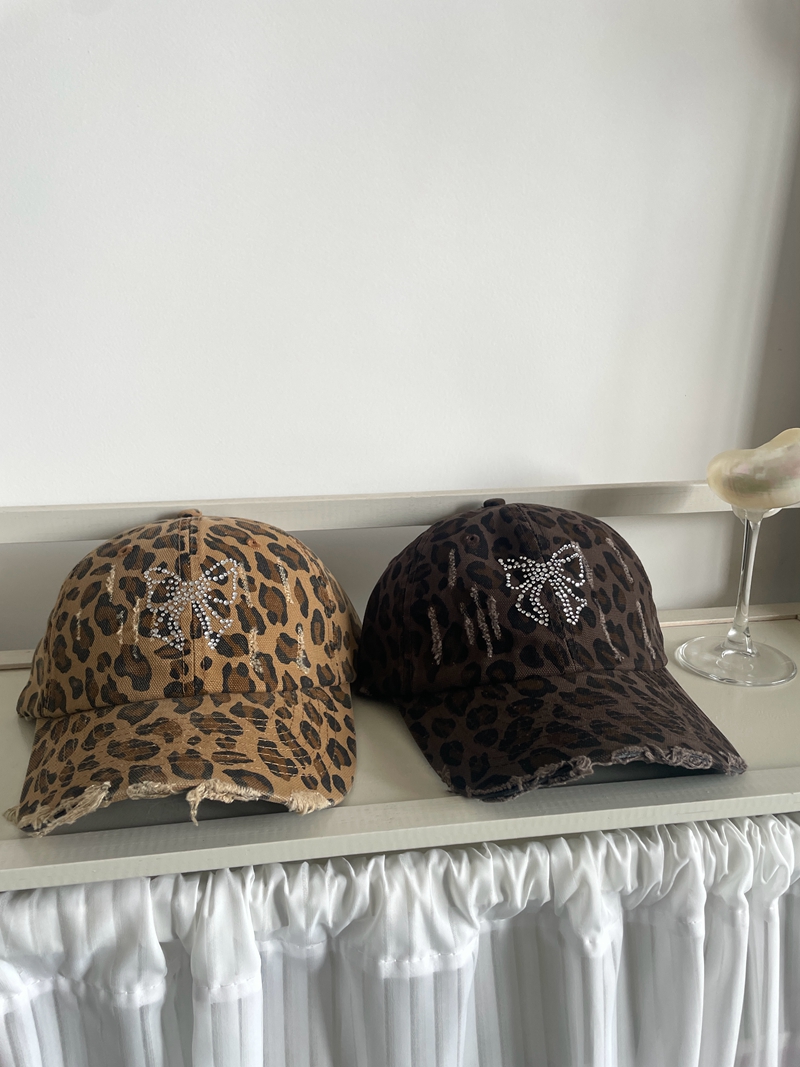 Y2K Retro Leopard Print Bow Flat-Brim Hat for Sun Protection - Versatile Casual Baseball Cap with Face-Enhancing Design Y2K Retro Leopard Print Bow Flat-Brim Hat for Sun Protection - Versatile Casual Baseball Cap with Face-Enhancing Design