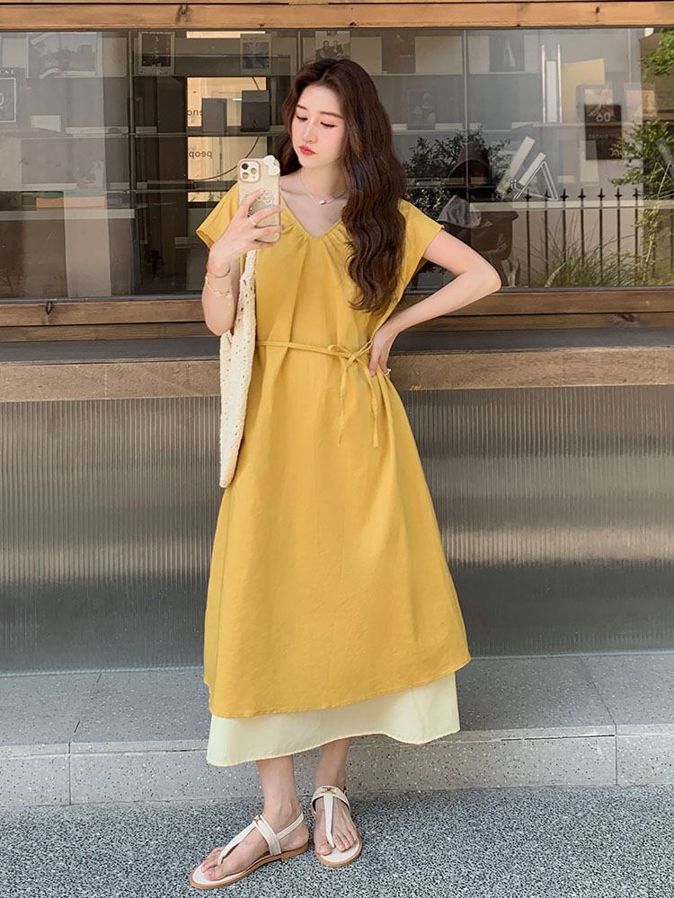 Yellow Color-Blocked V-Neck A-Line Dress for Women – 2025 Summer Japanese Style High-End Artistic Temperament Yellow Color-Blocked V-Neck A-Line Dress for Women – 2025 Summer Japanese Style High-End Artistic Temperament