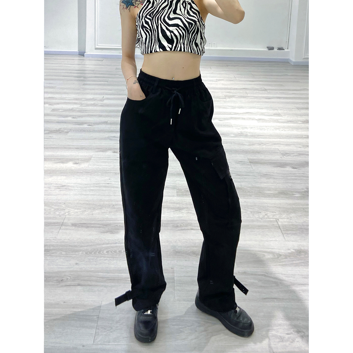 Zebra Print Halter Crop Top - Backless Tie-Up Design, Sexy European & American Style, Trendy Y2K Fashion Zebra Print Halter Crop Top - Backless Tie-Up Design, Sexy European & American Style, Trendy Y2K Fashion