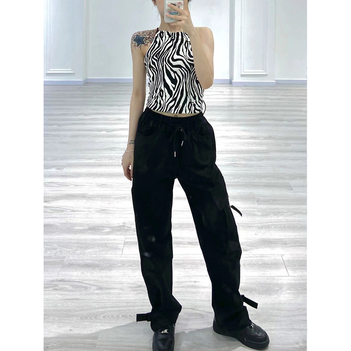 Zebra Print Halter Crop Top - Backless Tie-Up Design, Sexy European & American Style, Trendy Y2K Fashion Zebra Print Halter Crop Top - Backless Tie-Up Design, Sexy European & American Style, Trendy Y2K Fashion